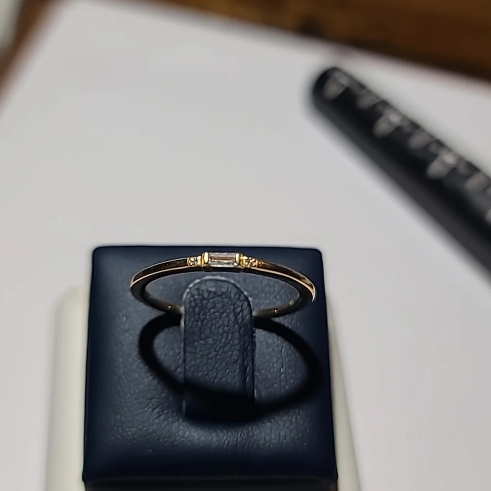 14KT yellow gold and diamond ring - Picture 1 of 7